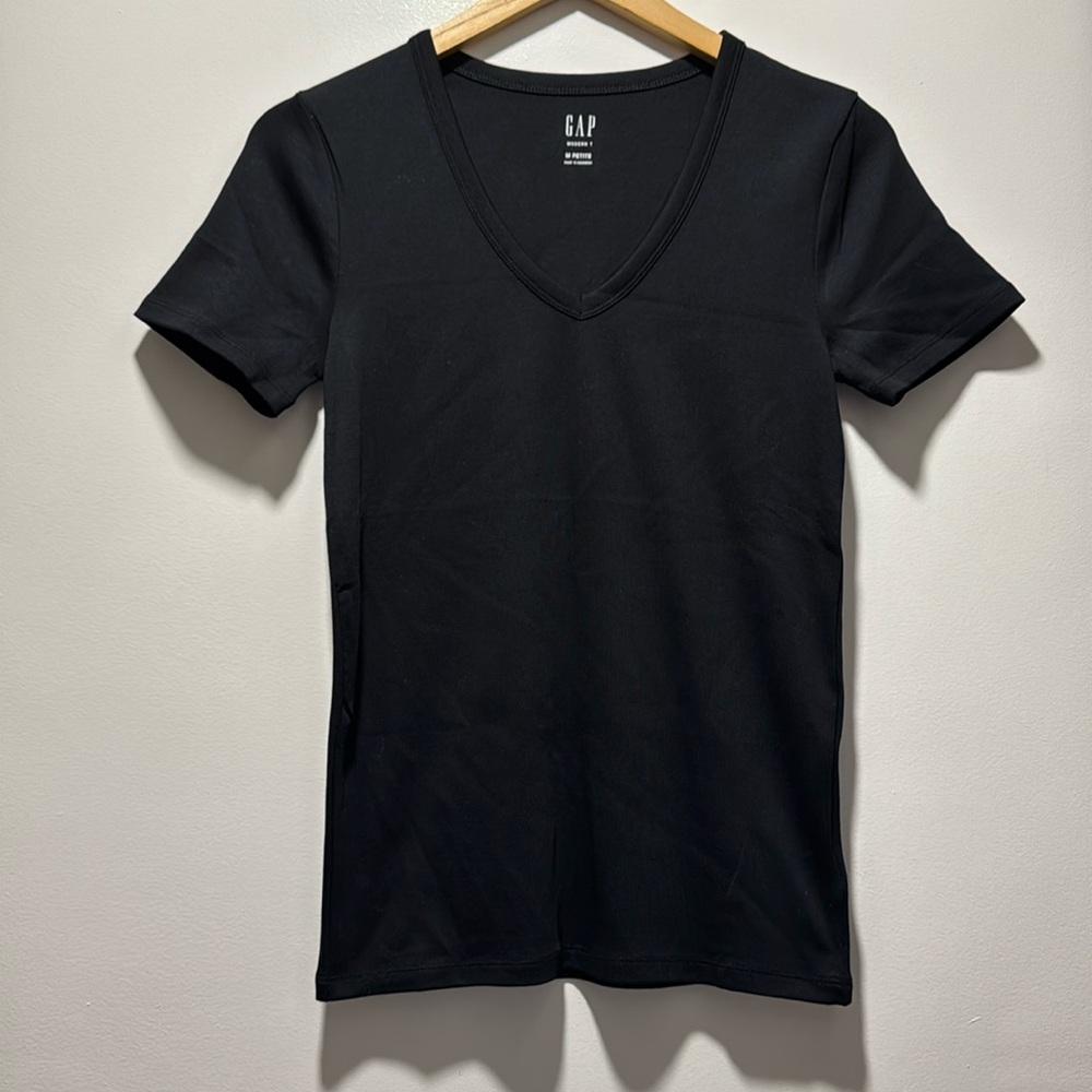 Gap Short Sleeve V-Neck Modern T